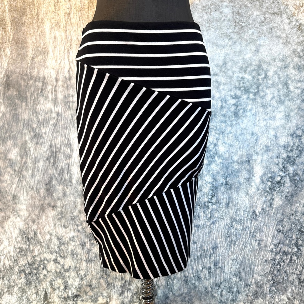 Mossimo Black & White Asymmetrical Stripe Skirt SM